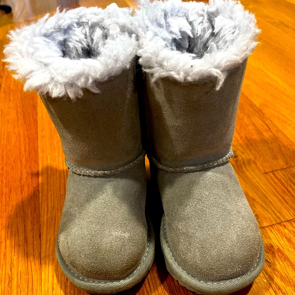 UGG Toddler Boots 6T Grey color
